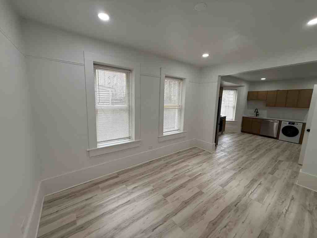 2607 W Haddon Ave #1F - Photo 3 of 10