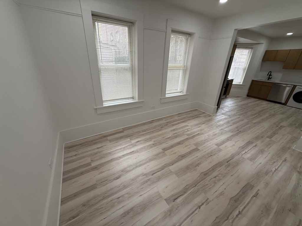 2607 W Haddon Ave #1F - Photo 6 of 10