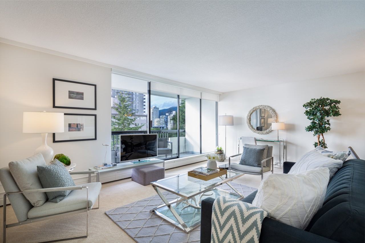 Shorewood Manor - West Vancouver - Photo 6 of 23