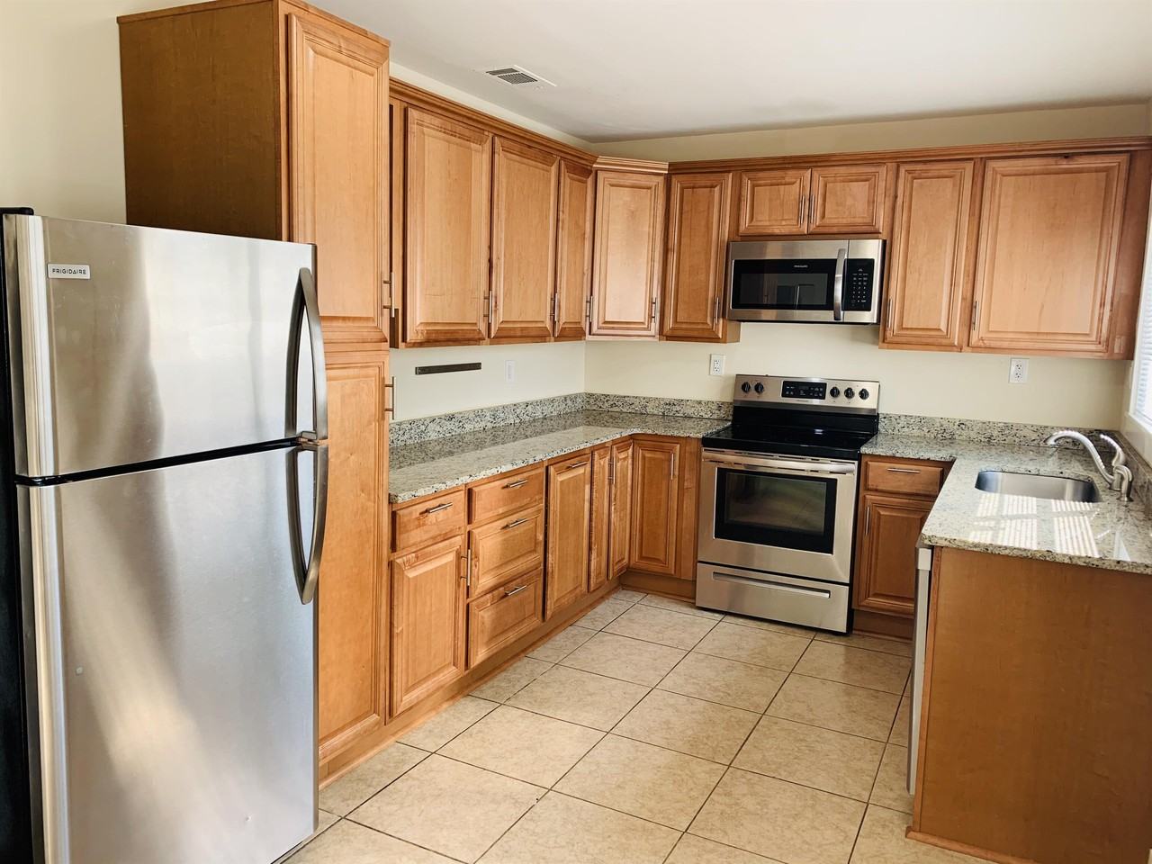 903 Montgomery St #903 - Photo 3 of 45