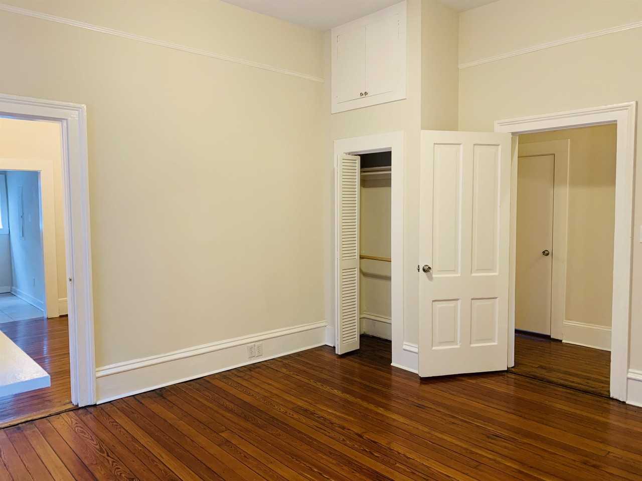 903 Montgomery St #903 - Photo 5 of 45