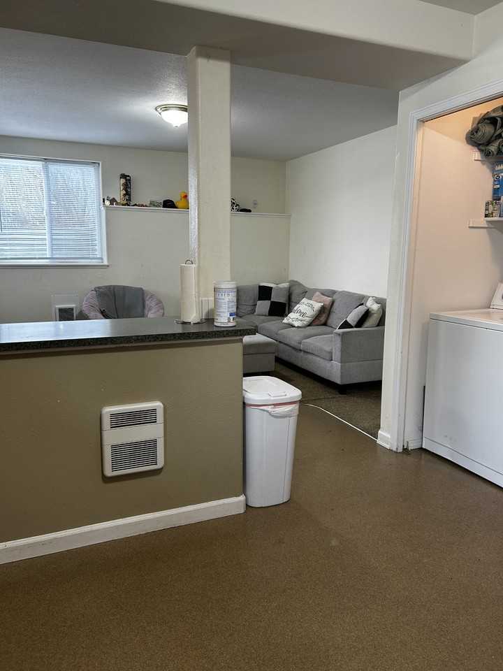 422 Lewis St #B - Photo 3 of 3