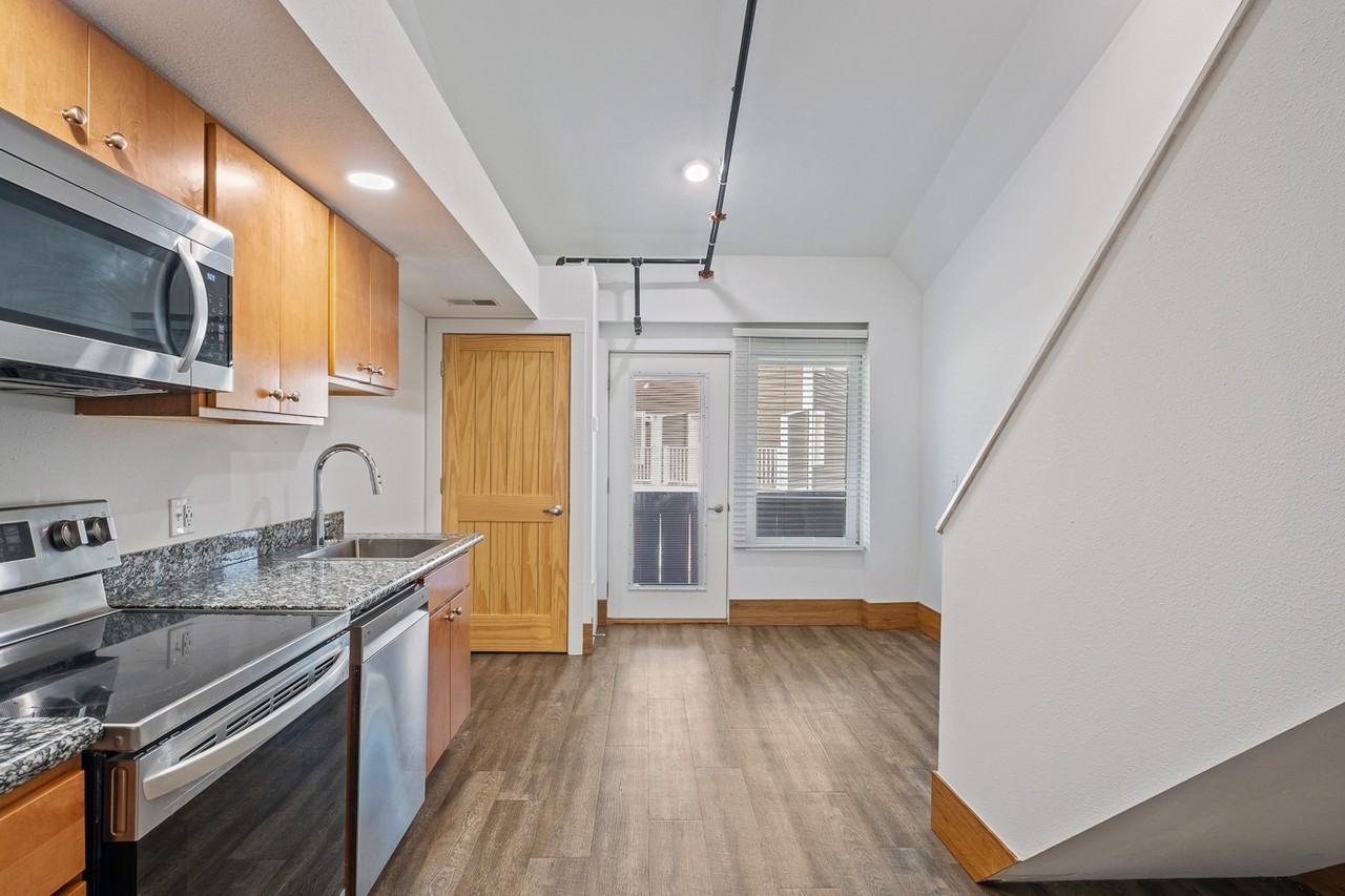 Georgetown West - Photo 4 of 44