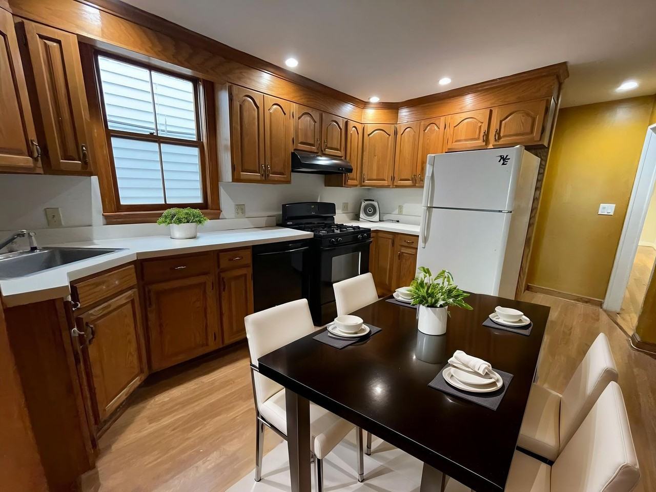 338 K St - Photo 2 of 13