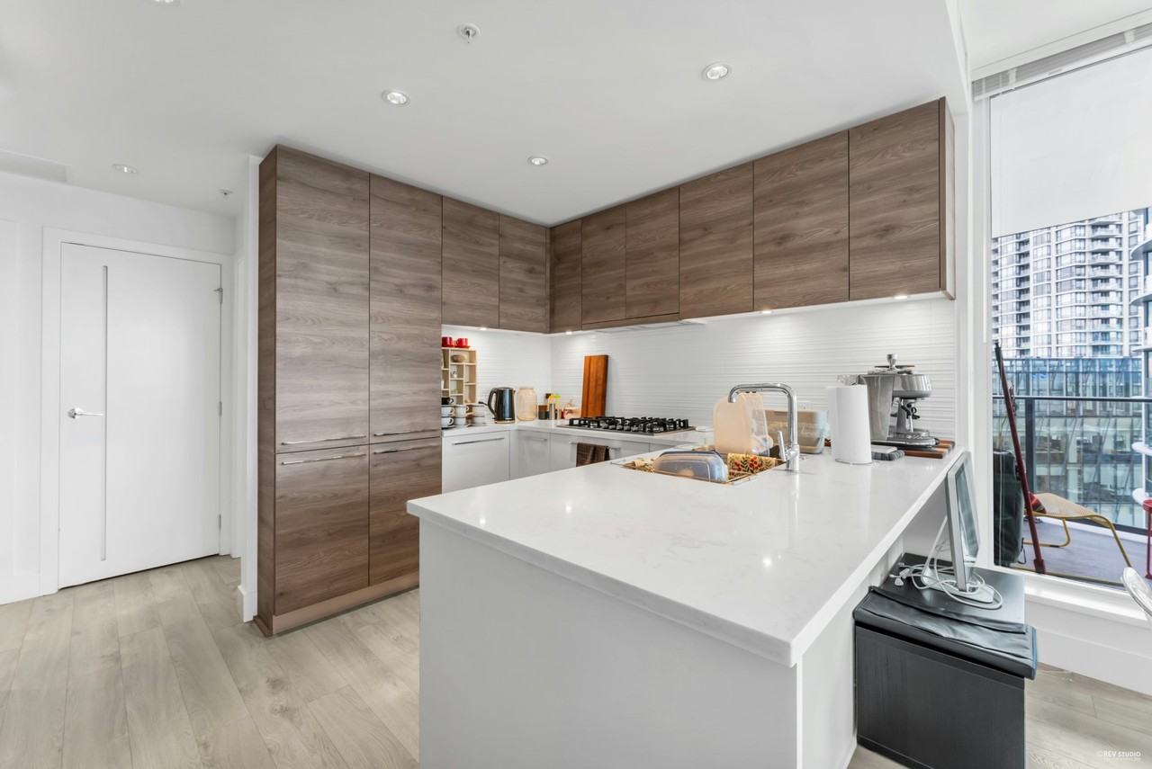 7388 Kingsway - Photo 3 of 16