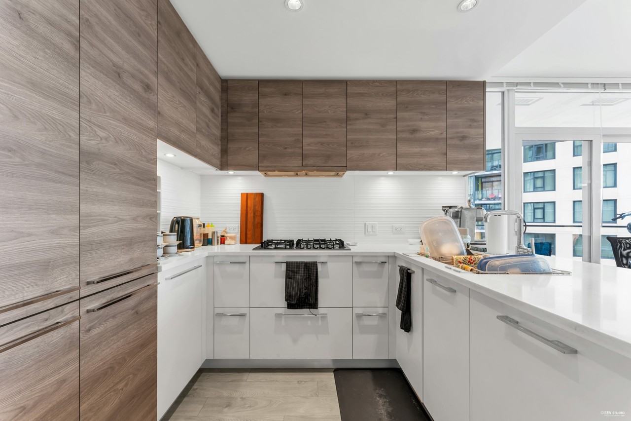 7388 Kingsway - Photo 4 of 16