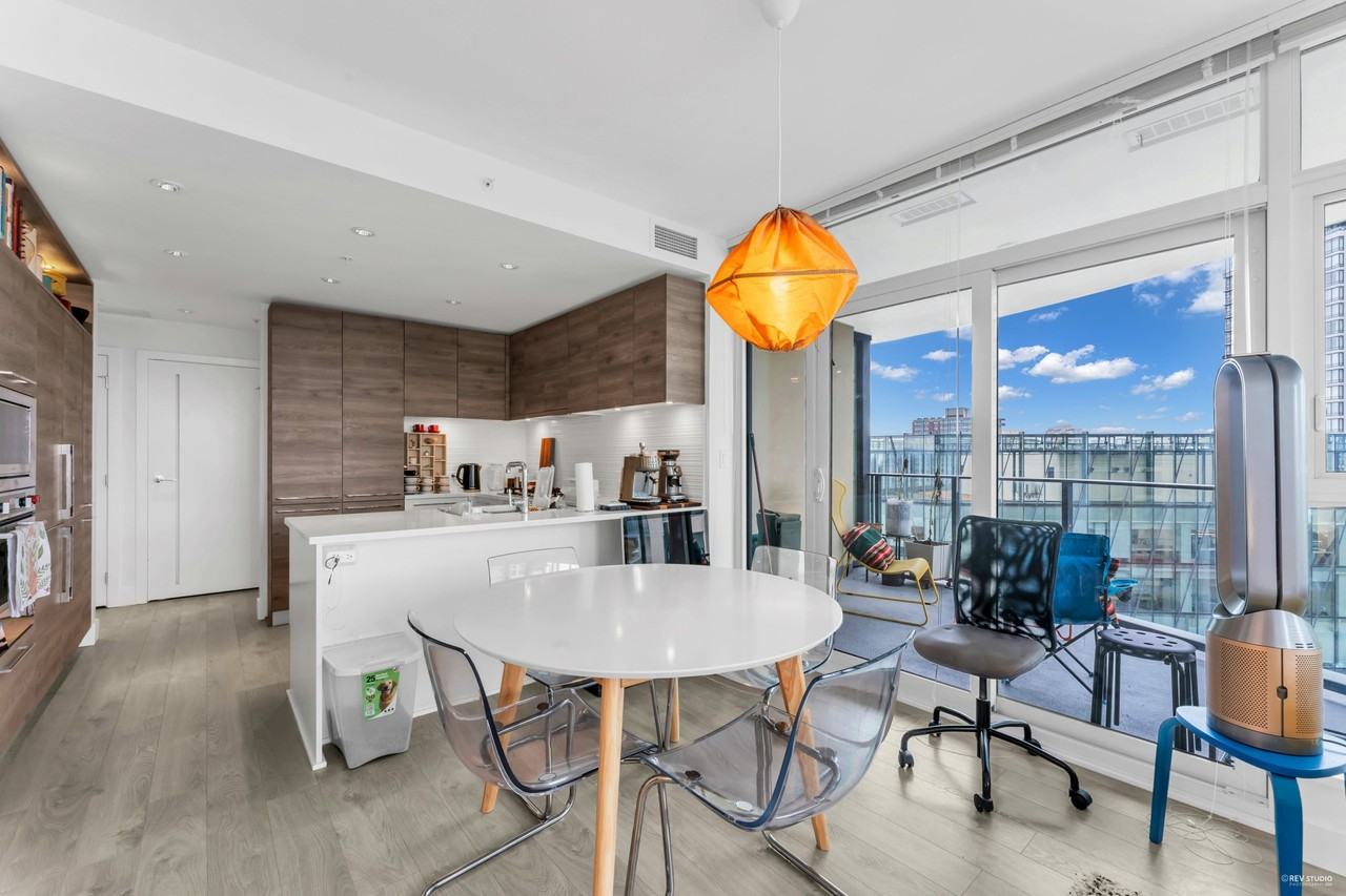 7388 Kingsway - Photo 2 of 16