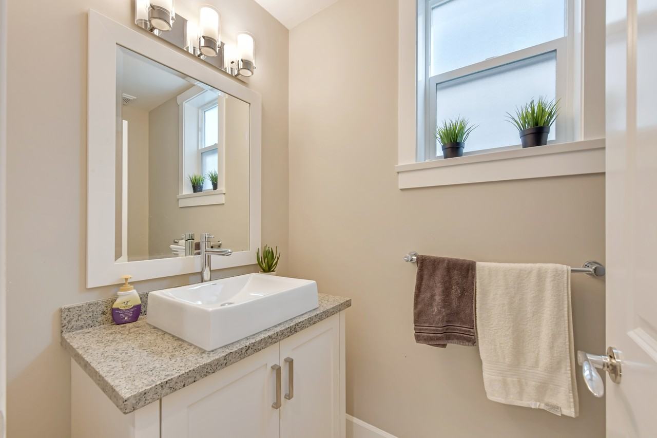 21073 78a Ave - Photo 5 of 27