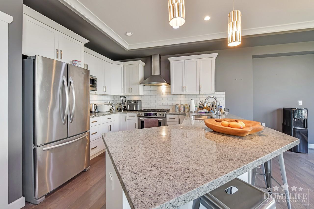 21073 78a Ave - Photo 7 of 27