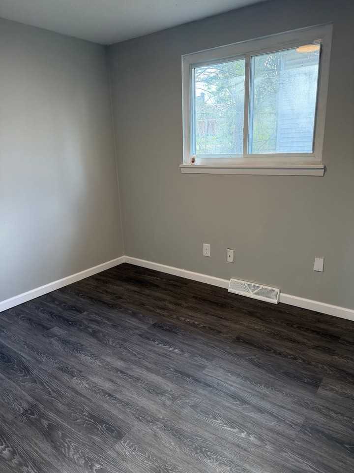 1524 Parkhill Pl Ne - Photo 7 of 10