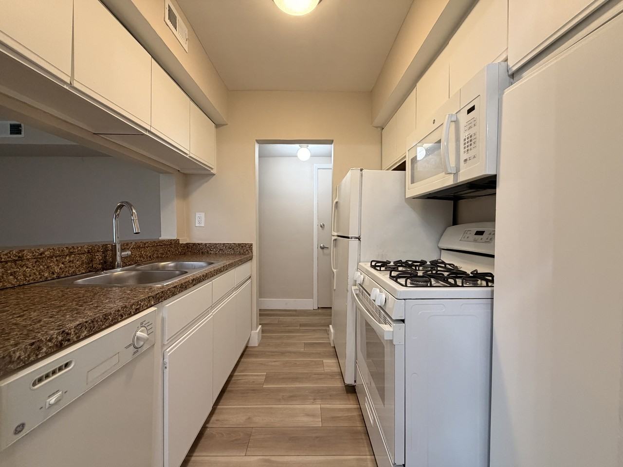 Huntington Green Apartments - Photo 5 of 50
