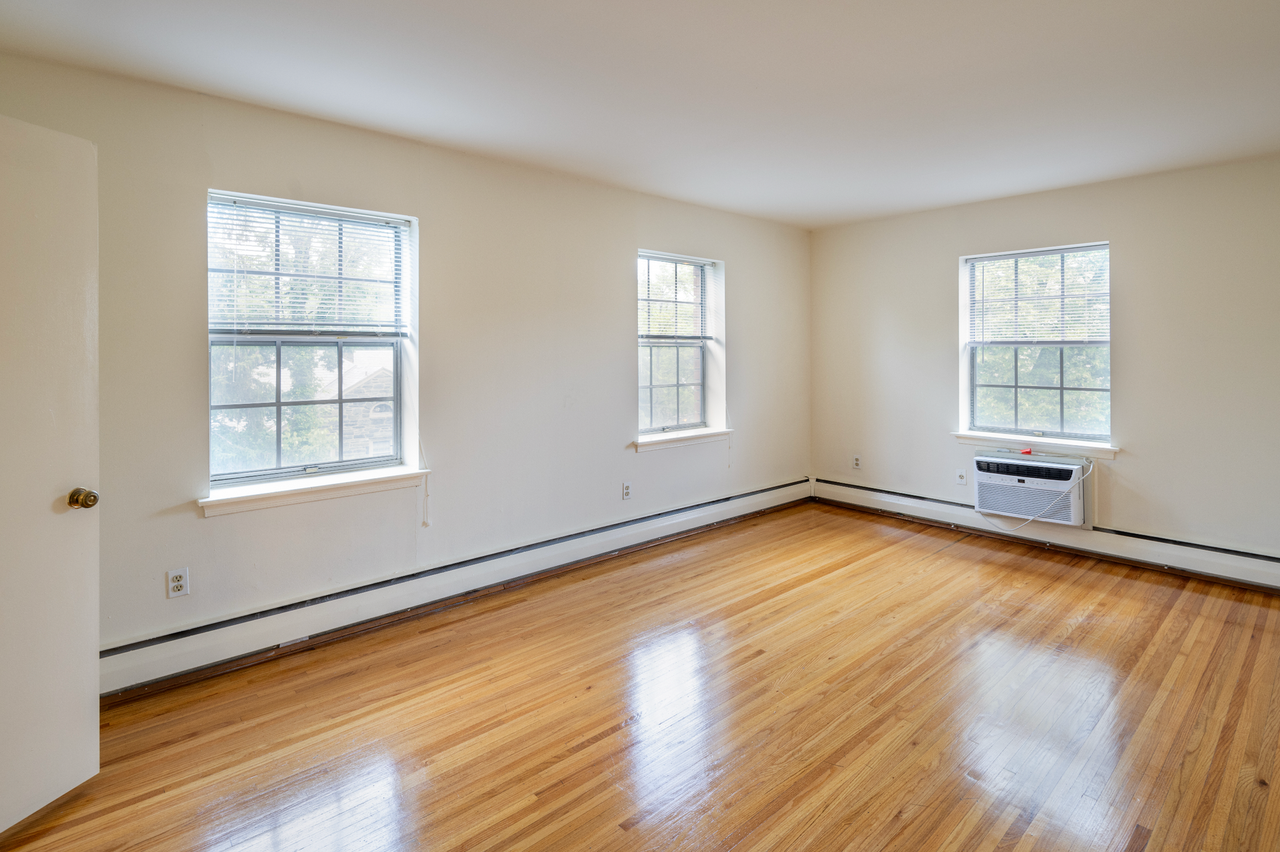 101 Mill Creek - Photo 6 of 46