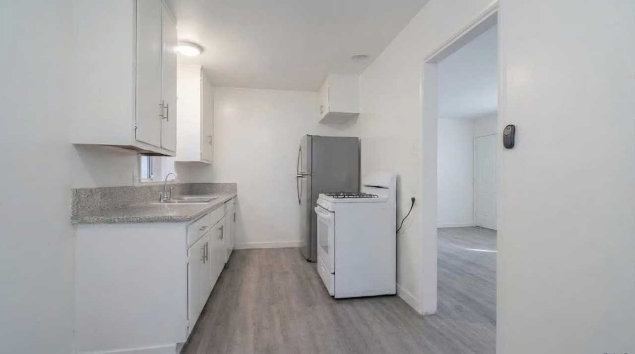 1124-1128 W. 110th - Photo 2 of 20