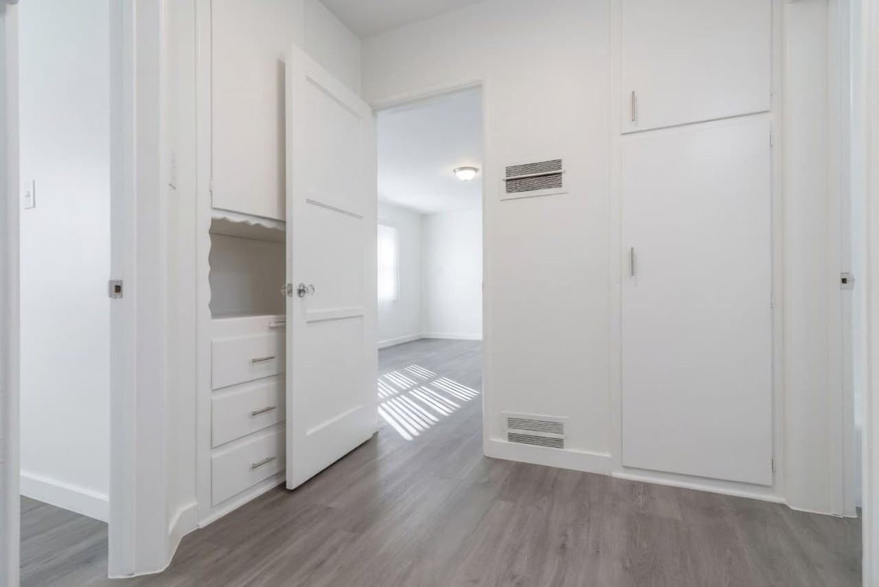 1124-1128 W. 110th - Photo 7 of 20