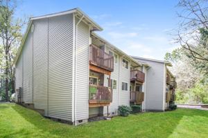 featured image of 1652 Se Crystal Lake Dr