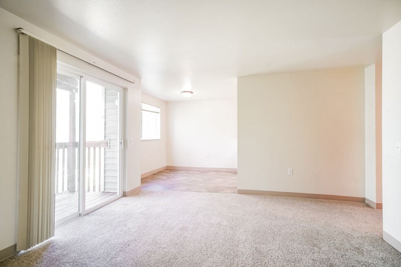 1680 Se Crystal Lake Dr #E - Photo 6 of 15