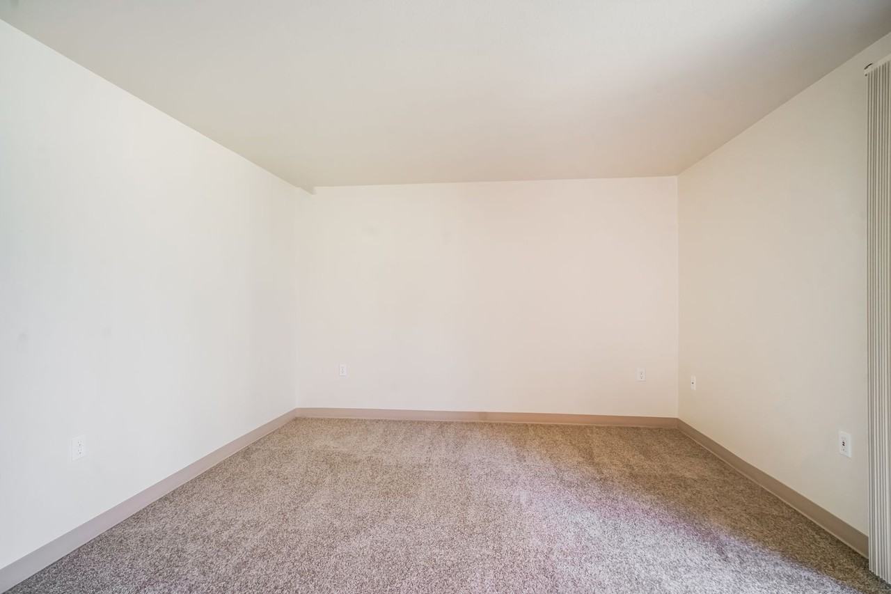 1680 Se Crystal Lake Dr #E - Photo 7 of 15