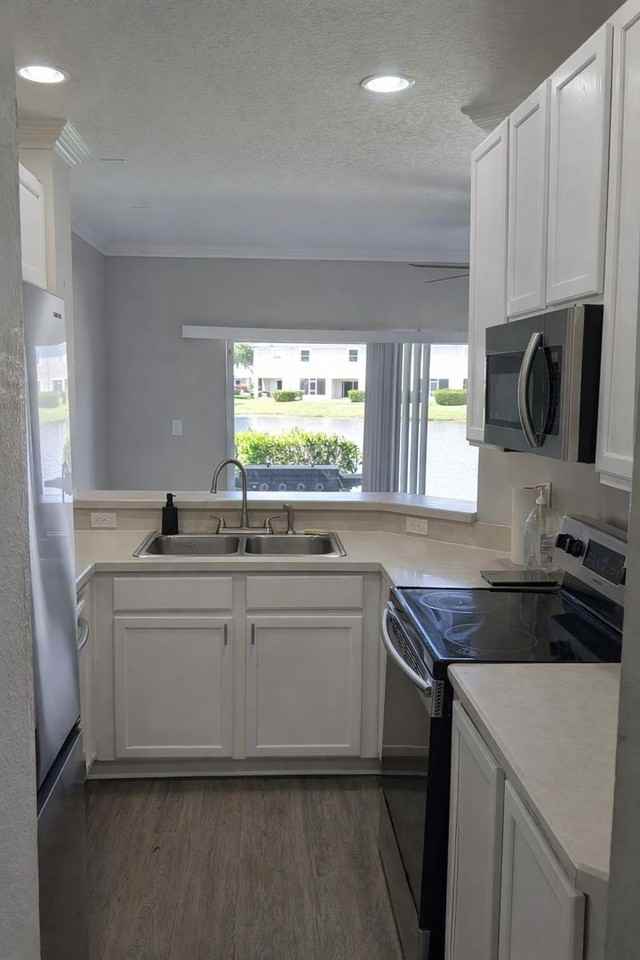 10739 Savannah Wood Dr - Photo 2 of 34