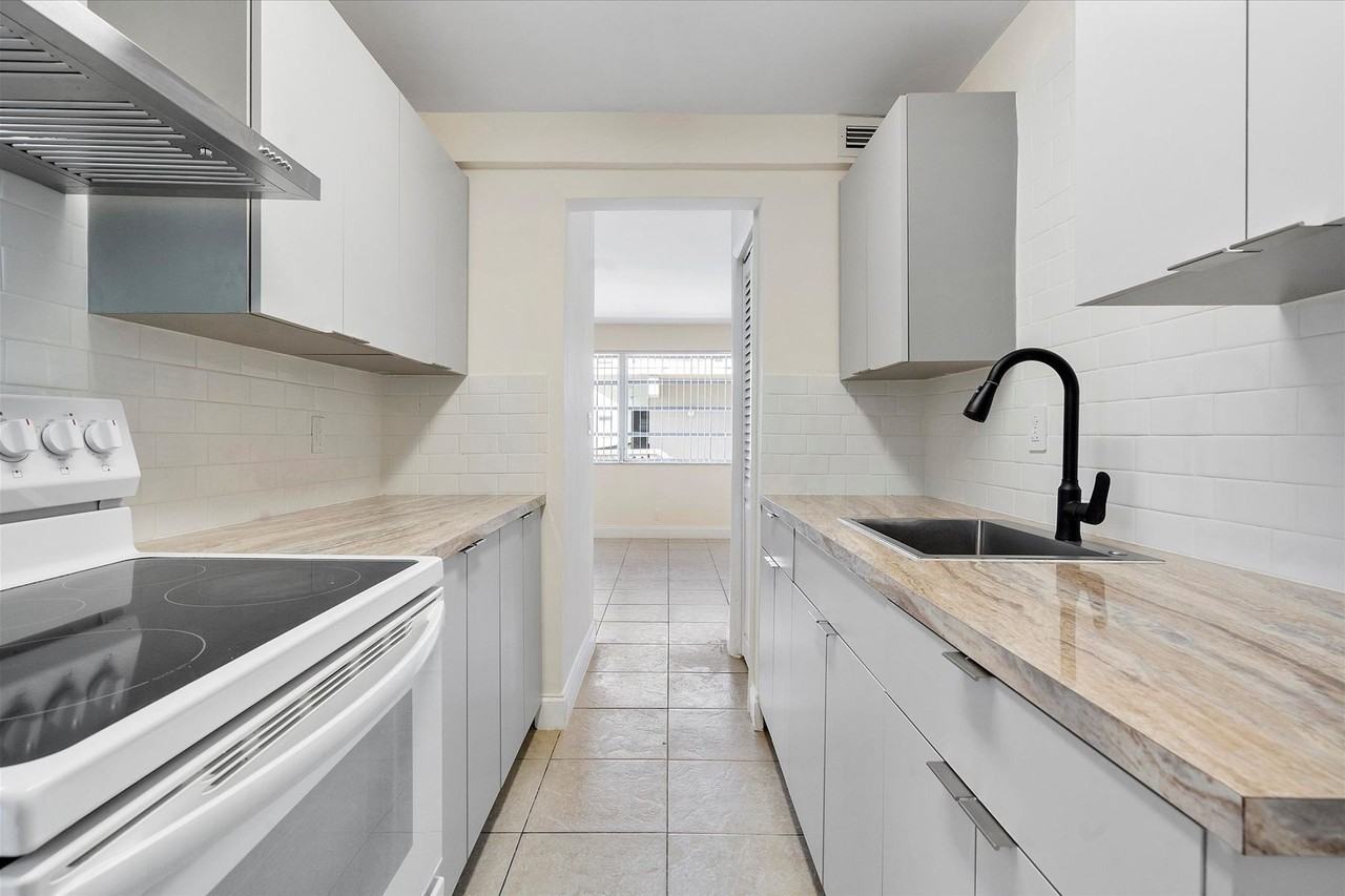 1715 N 16th Ave #112 - Photo 2 of 43