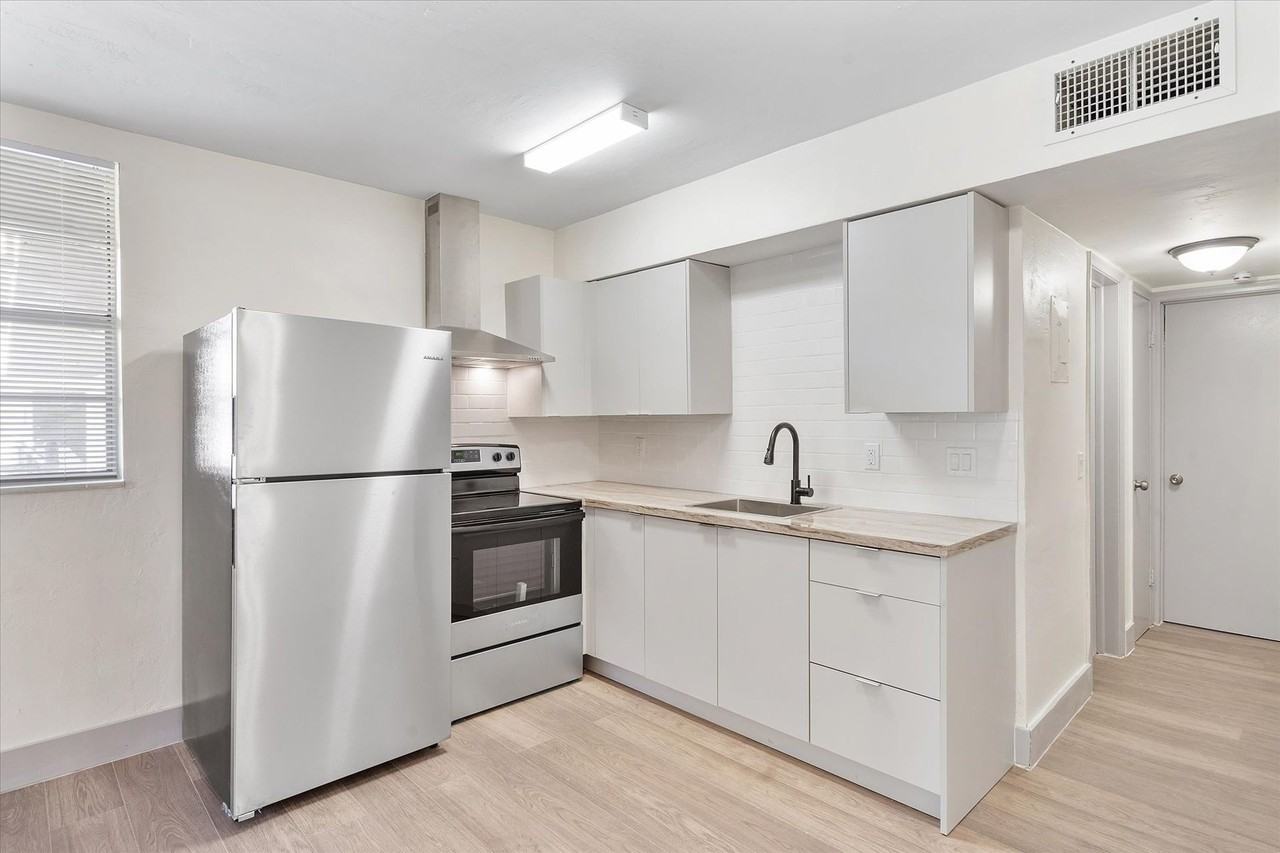 1715 N 16th Ave #112 - Photo 5 of 43