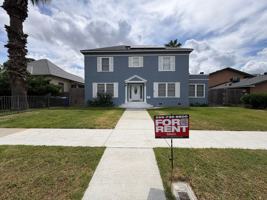 featured image of 209 E 11th St