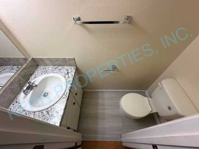 253 Se Kelly Ave - Photo 5 of 20