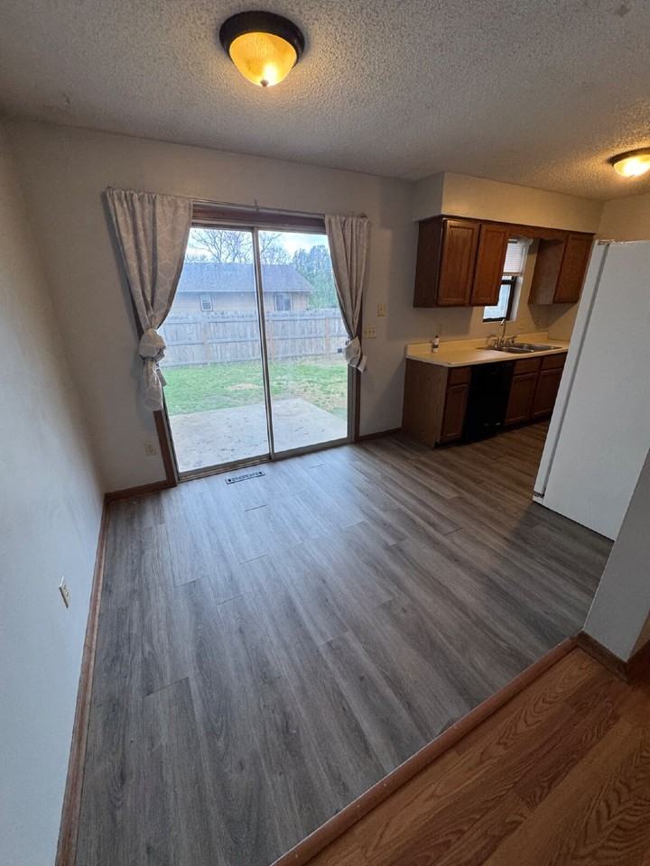 8520 W Thurman St - Photo 3 of 9