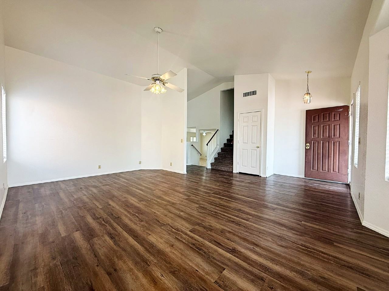 6755 N 89th Ave - Photo 4 of 36