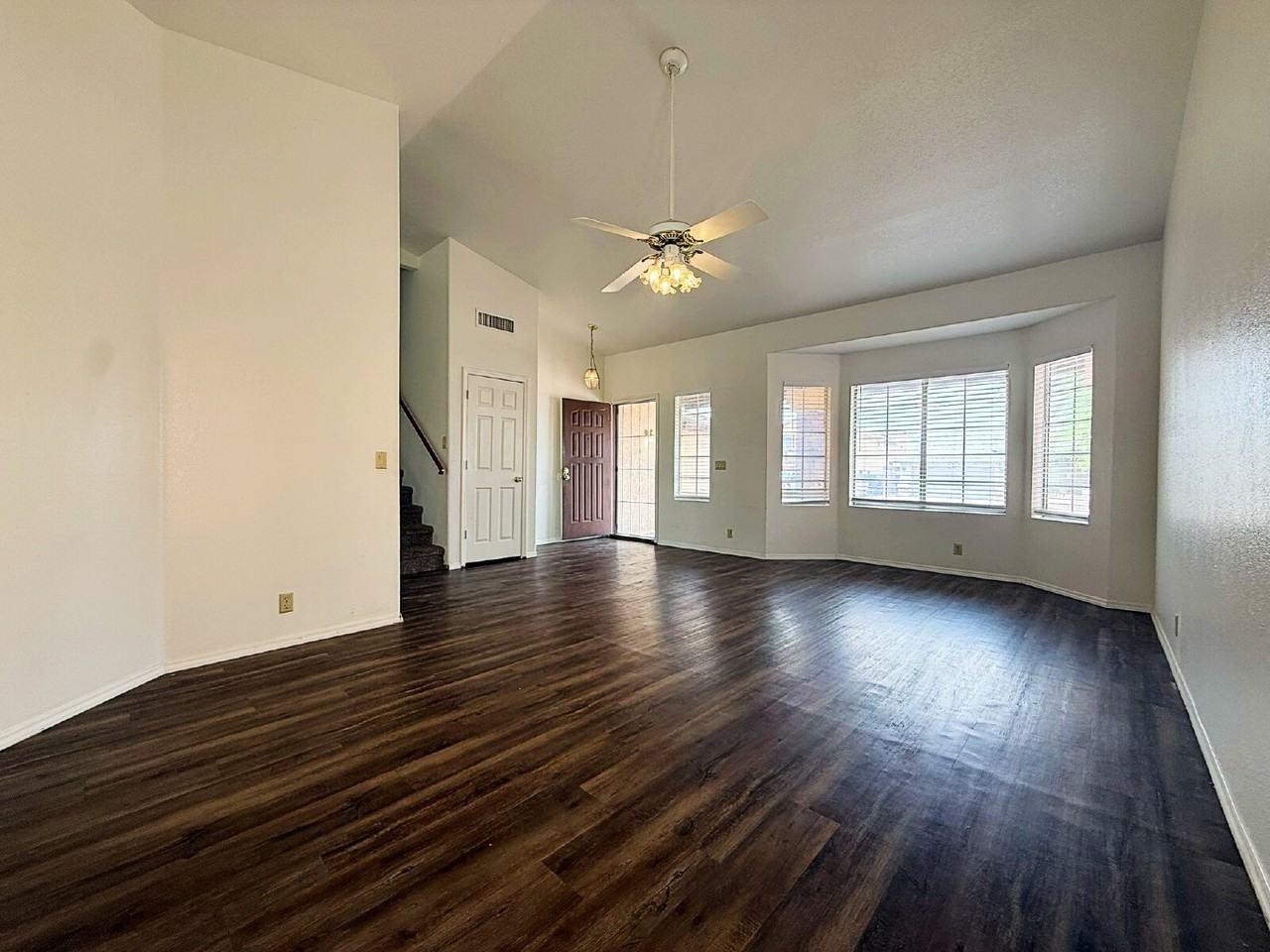 6755 N 89th Ave - Photo 5 of 36