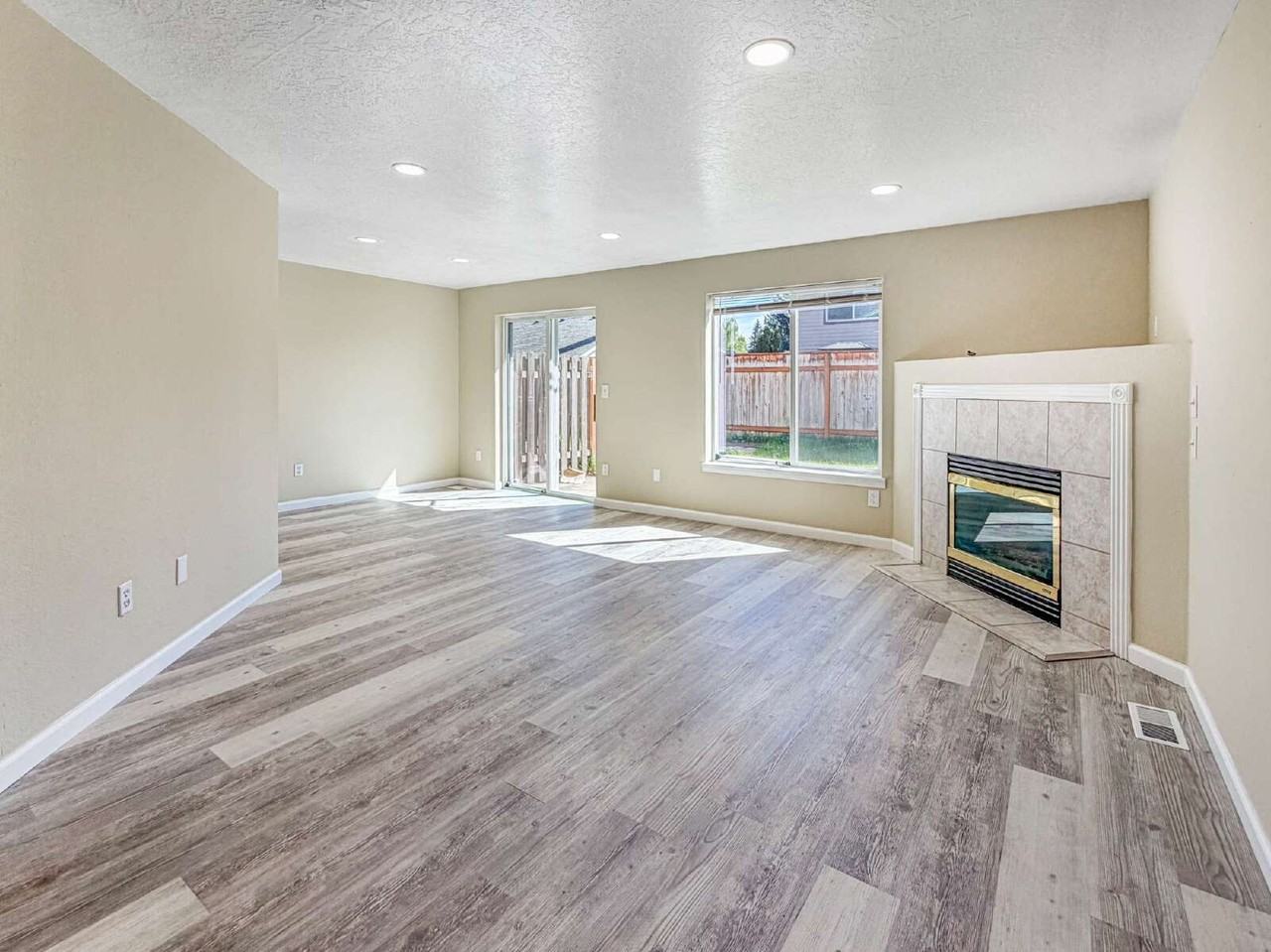 15704 Ne Milton Pl #B - Photo 3 of 16