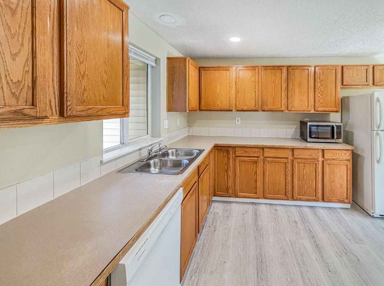 15704 Ne Milton Pl #B - Photo 5 of 16