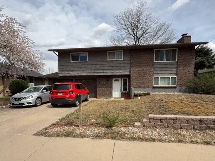 980 Morgan Dr - Photo 2 of 35