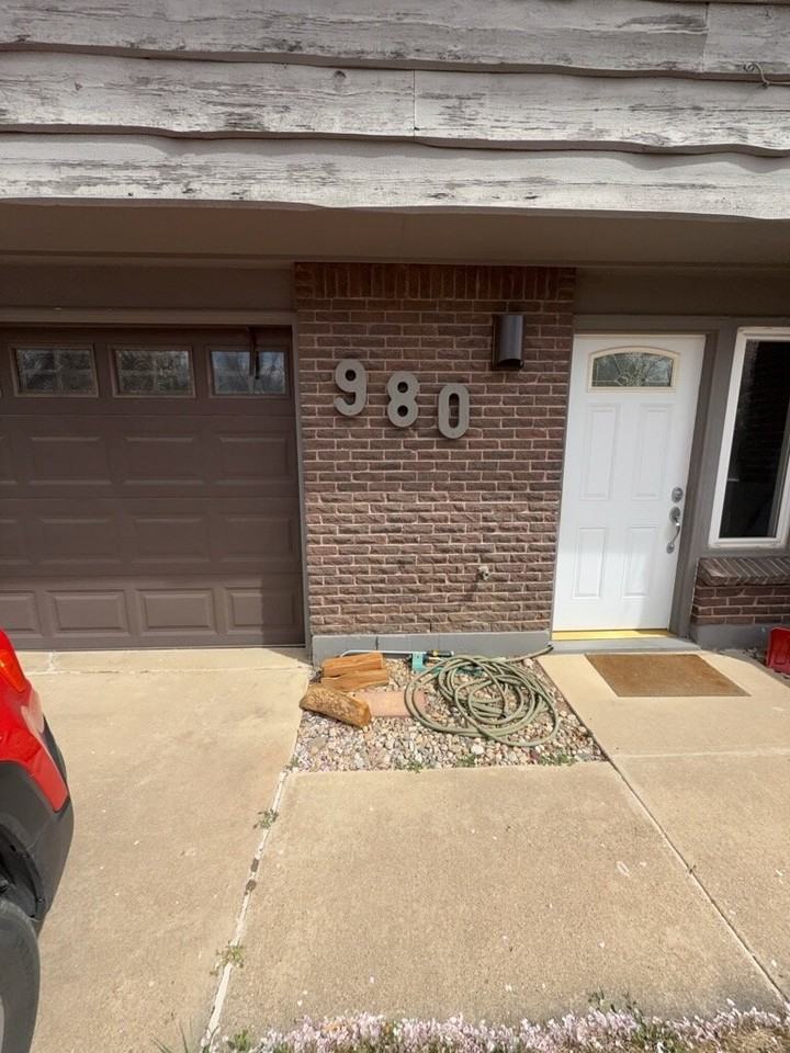 980 Morgan Dr - Photo 3 of 35