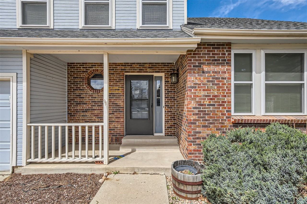 18255 E Bellewood Dr - Photo 2 of 26