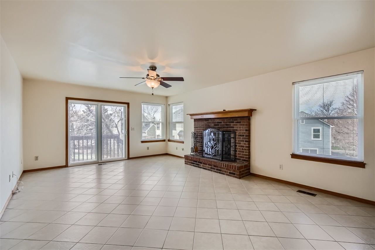 18255 E Bellewood Dr - Photo 3 of 26