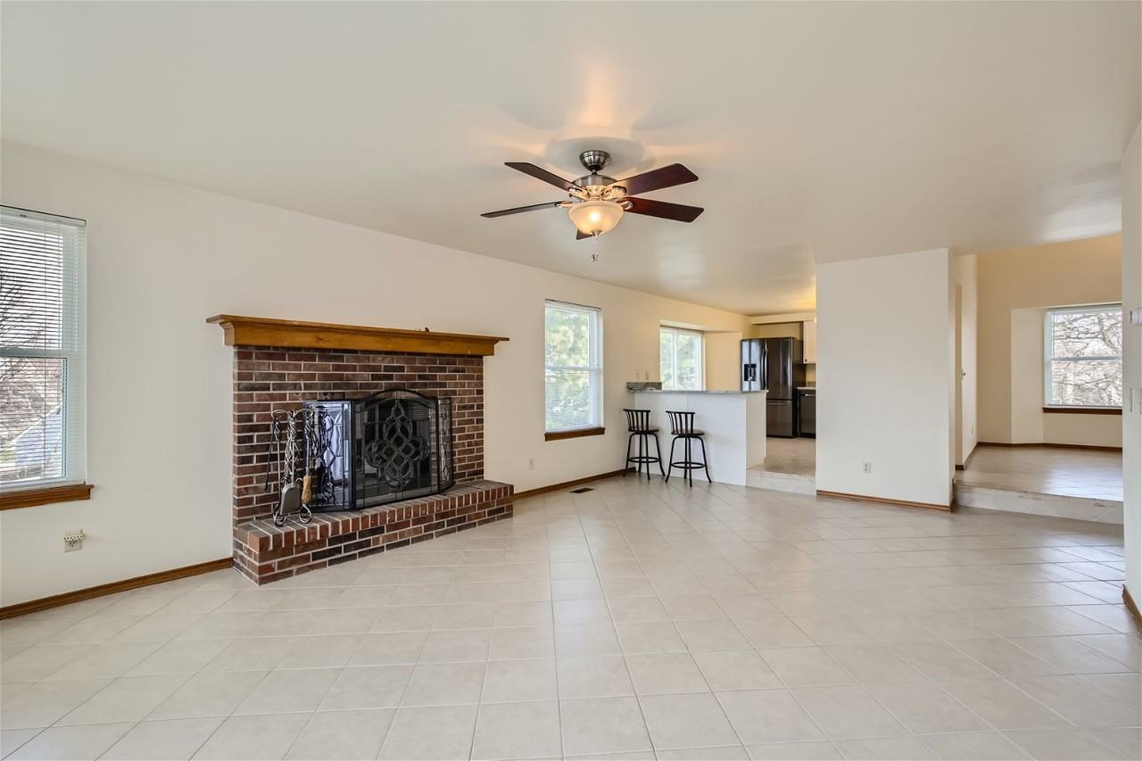 18255 E Bellewood Dr - Photo 4 of 26