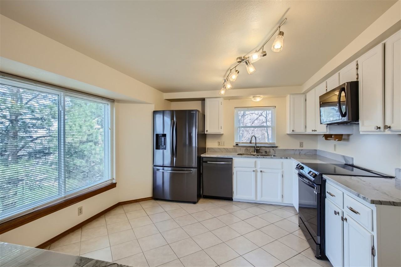 18255 E Bellewood Dr - Photo 7 of 26