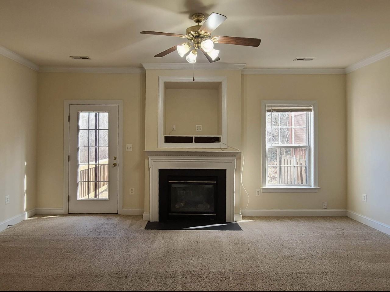 209 Shaw Ct - Photo 2 of 20