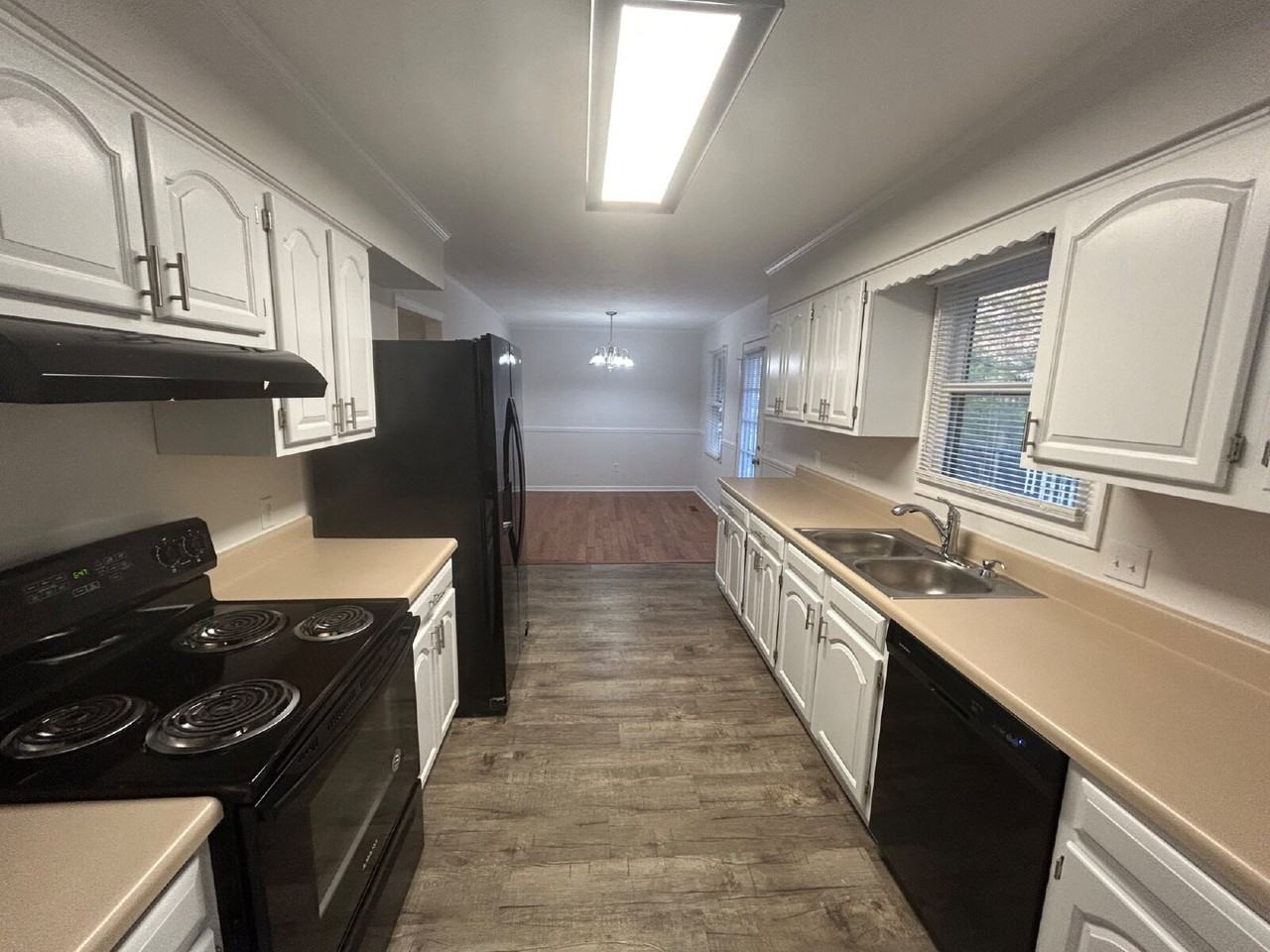 100 Ridgewood Rd - Photo 2 of 18