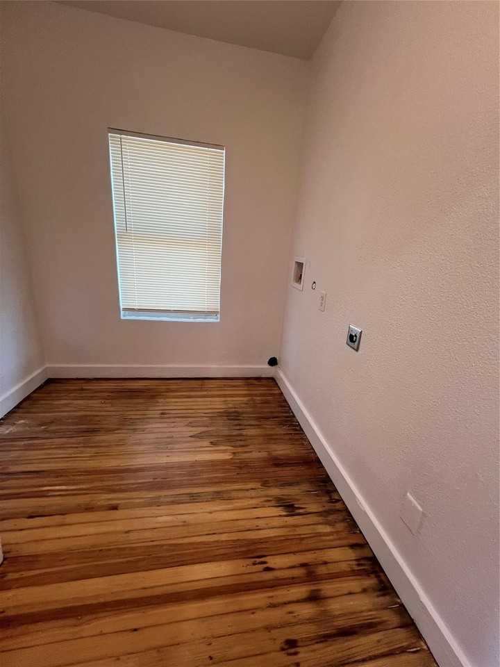 5107 Columbia Ave #C - Photo 5 of 7