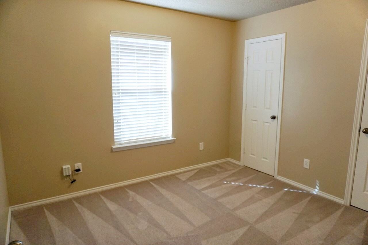 6545 89th St - Photo 7 of 9