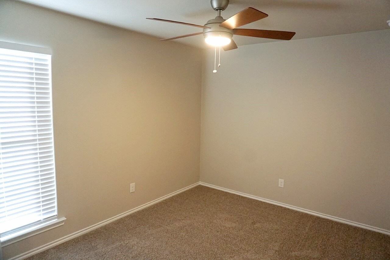 6822 40th St - Photo 7 of 10