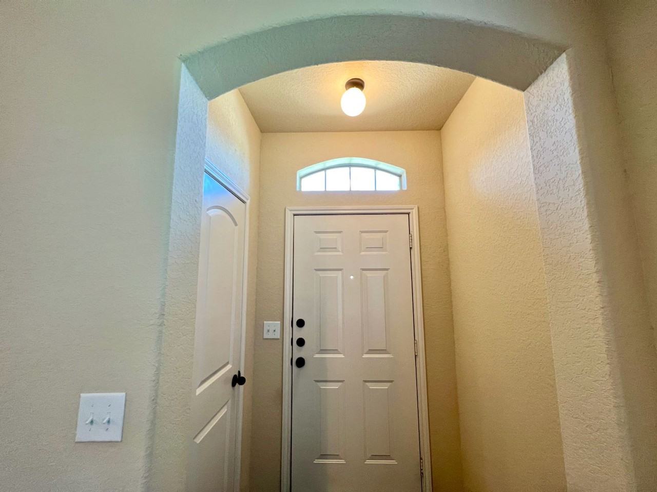 708 Creekside Cir - Photo 2 of 31