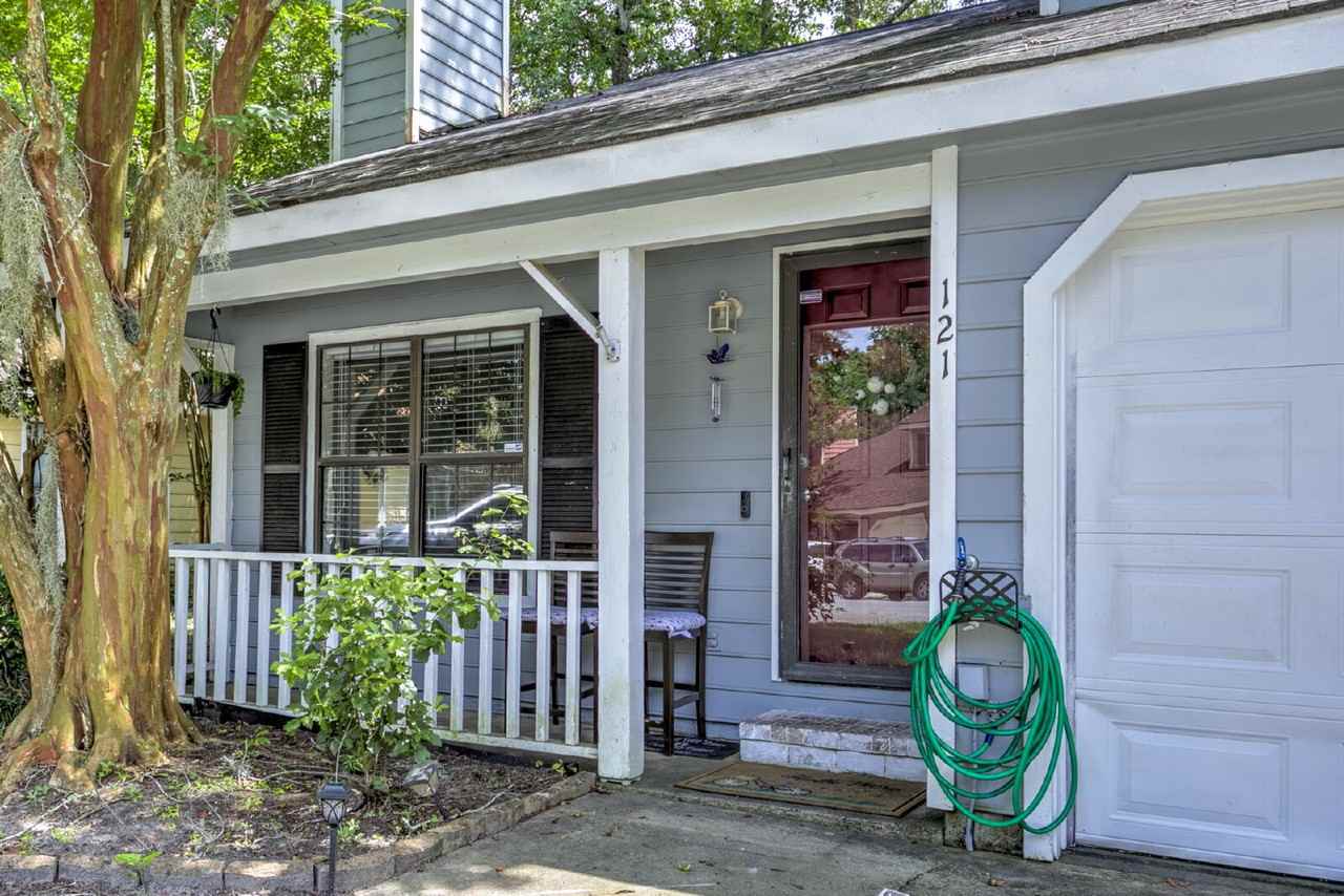 121 Holland Park Cir - Photo 2 of 23