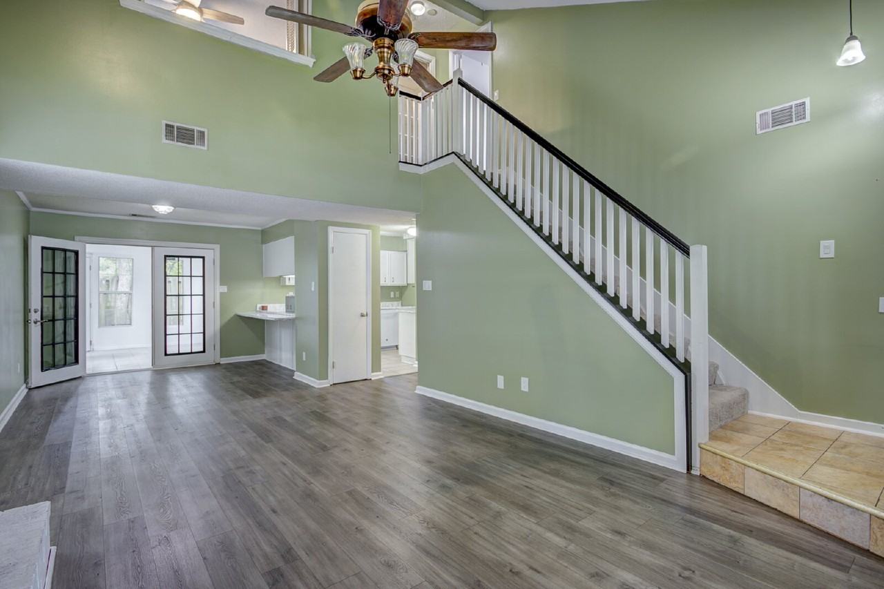 121 Holland Park Cir - Photo 4 of 23