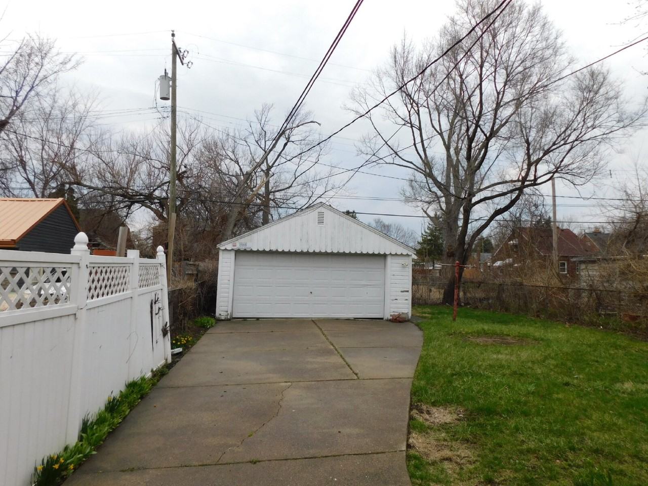 12019 Nashville St - Photo 2 of 13