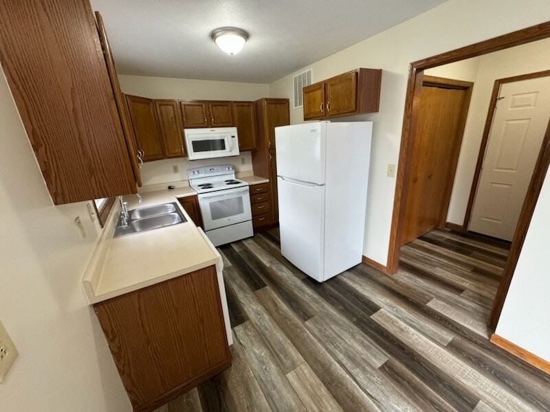 1580 Cheshire Rd - Photo 5 of 12