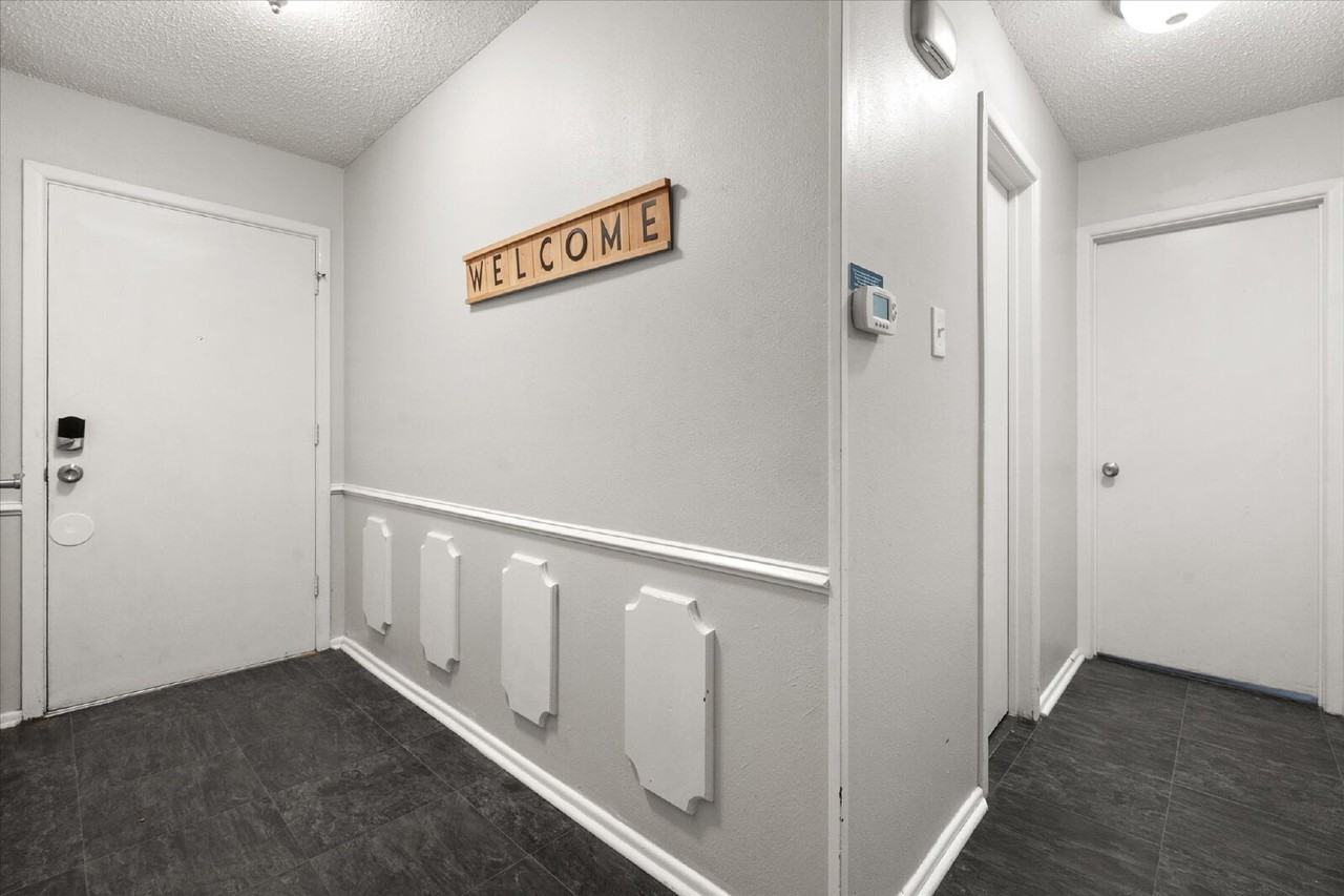 4803 8th St - Photo 6 of 29