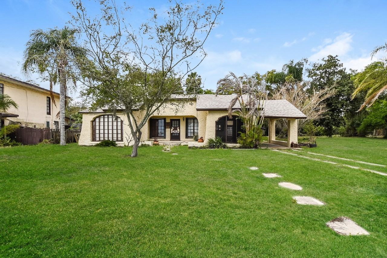 1428 Riverside Dr - Photo 2 of 40