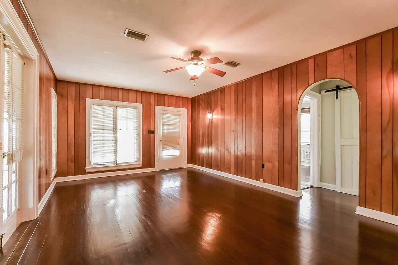 1428 Riverside Dr - Photo 4 of 40